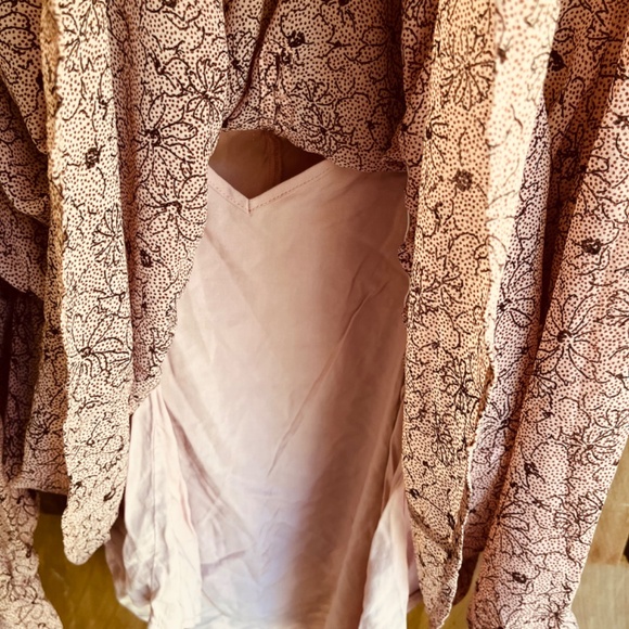 Nordstrom Rack 1X Chiffon V-Neck Long Sleeve Blouse And camisole Floral Print. - Picture 12 of 16